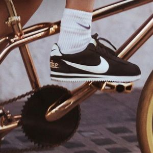 Nike Classic Cortez PREMIUM XLV Sneakers Black White Metallic Gold